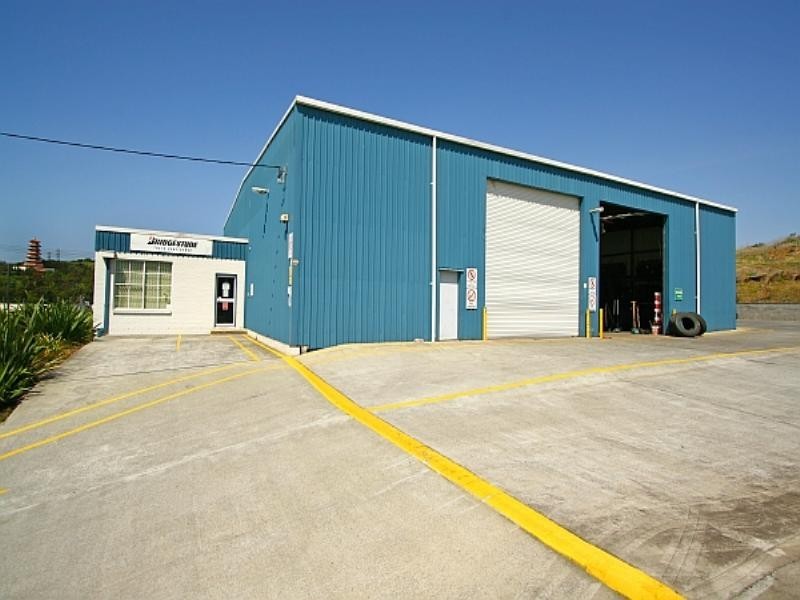 32 Lady Penrhyn Drive, Unanderra NSW 2526