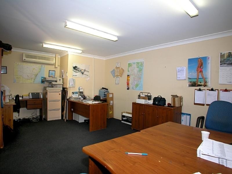 32 Lady Penrhyn Drive, Unanderra NSW 2526