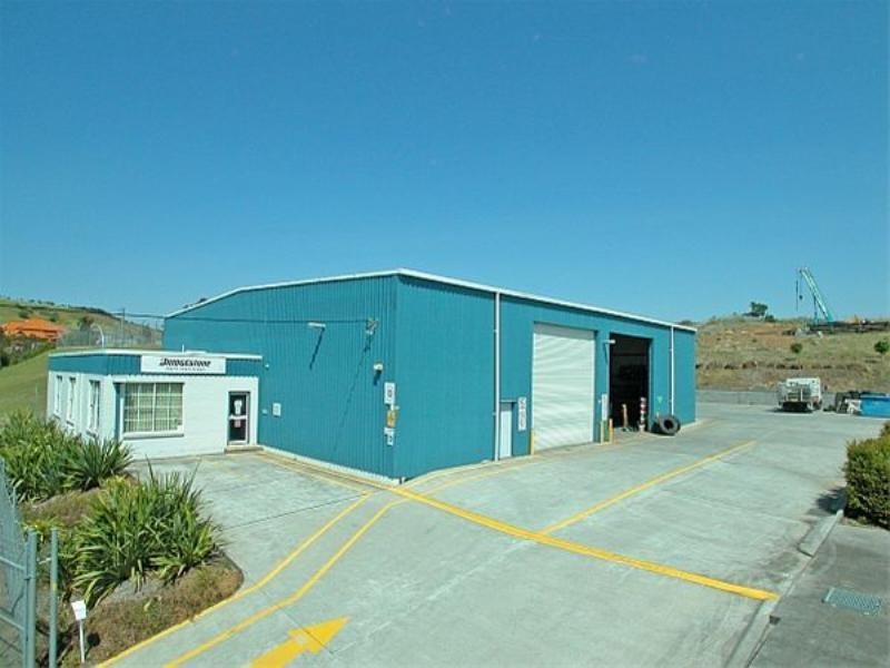 32 Lady Penrhyn Drive, Unanderra NSW 2526