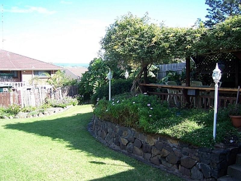 9 Cuthbert Drive, Mount Warrigal NSW 2528