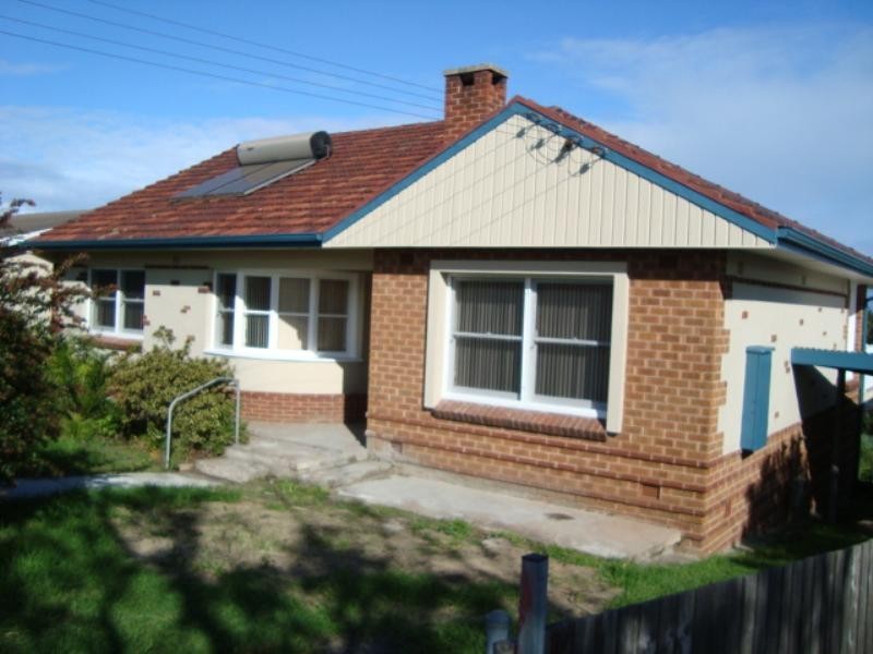 30 Noble Parade, Lake Heights NSW 2502