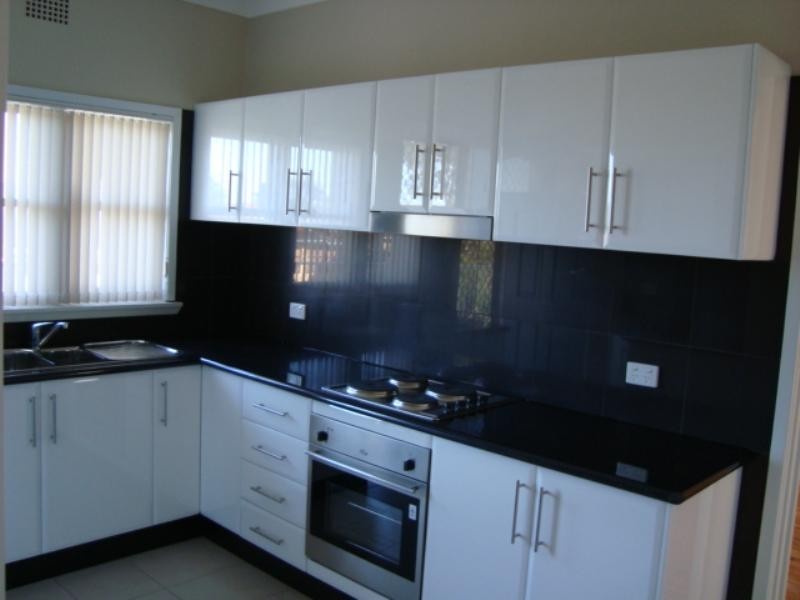 30 Noble Parade, Lake Heights NSW 2502