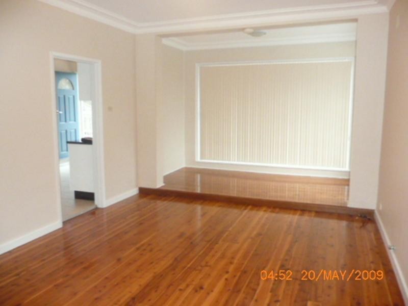 30 Noble Parade, Lake Heights NSW 2502