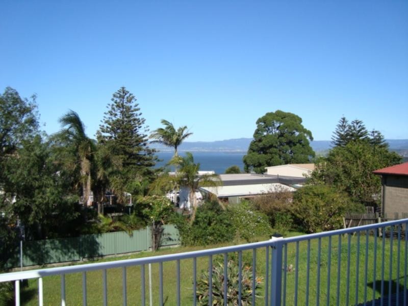 30 Noble Parade, Lake Heights NSW 2502