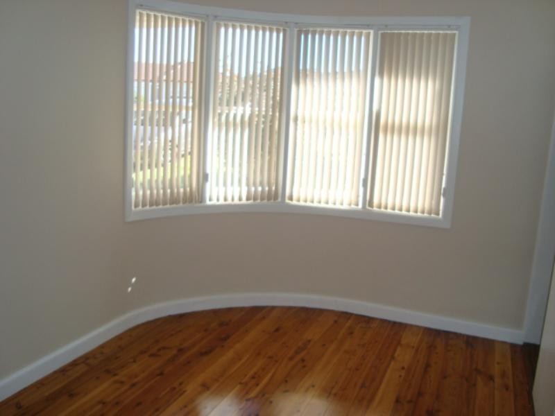 30 Noble Parade, Lake Heights NSW 2502