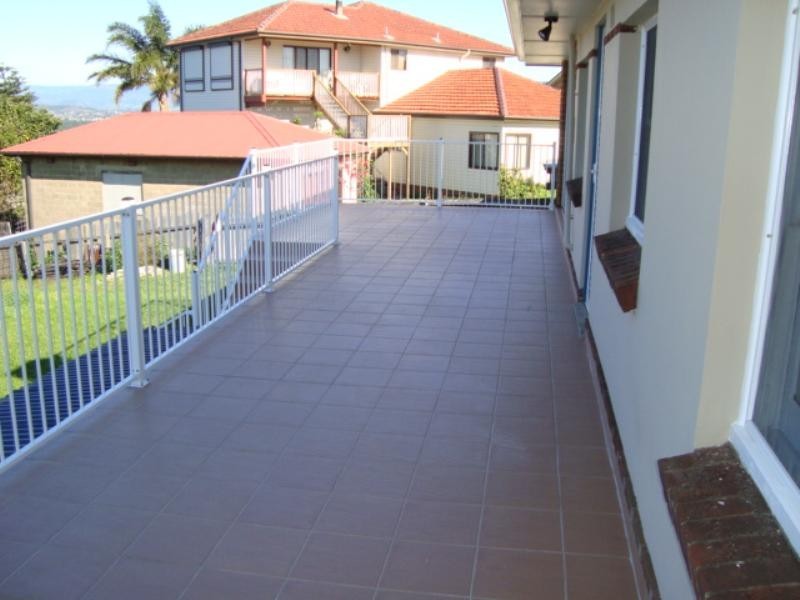 30 Noble Parade, Lake Heights NSW 2502