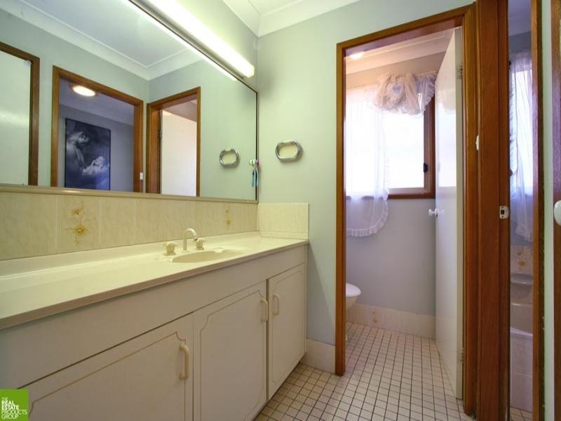 42 Centenary Road, Albion Park NSW 2527