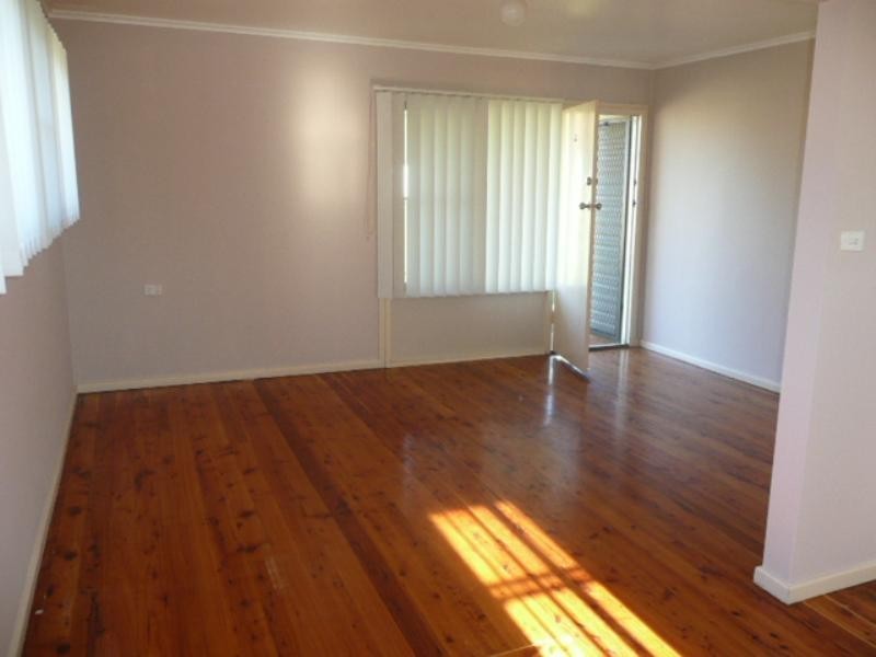 27 Girraween Avenue, Lake Illawarra NSW 2528