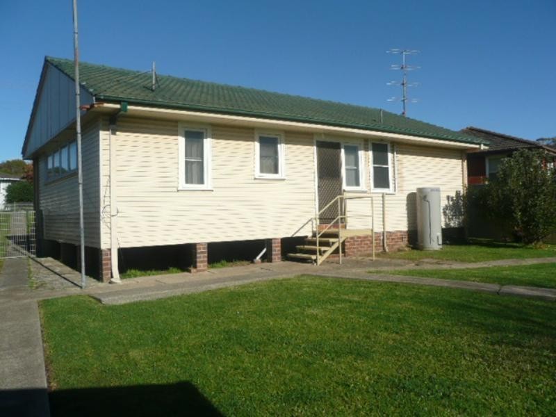 27 Girraween Avenue, Lake Illawarra NSW 2528