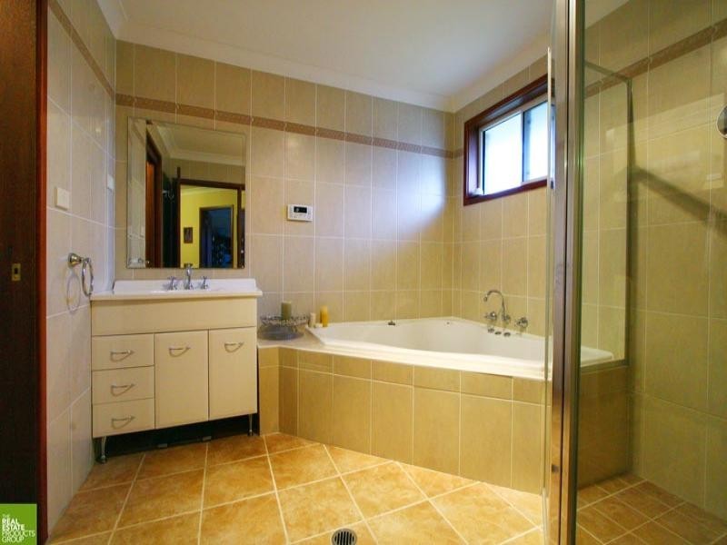 2/18 Peterborough Avenue, Lake Illawarra NSW 2528