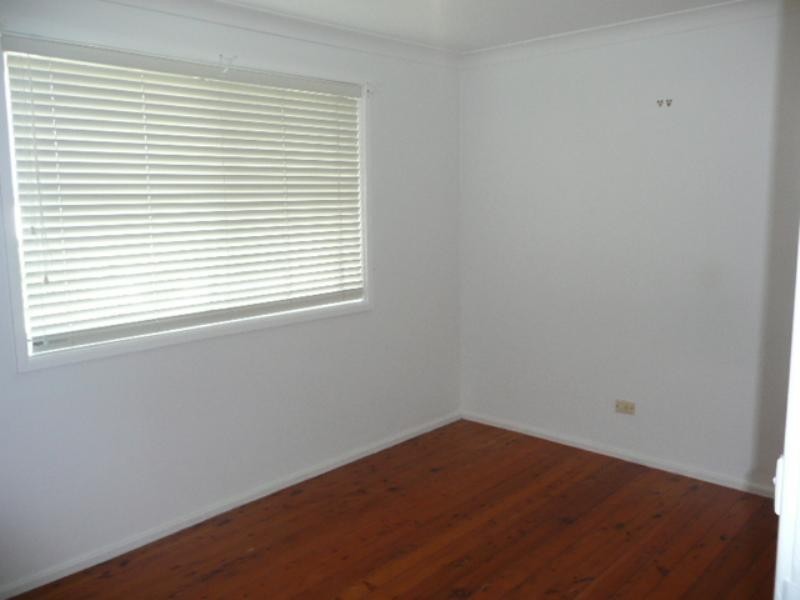 1/10 Grose Avenue, Barrack Heights NSW 2528