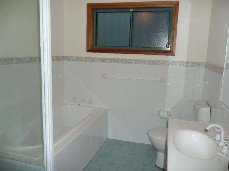 2/24 Baragoot Road, Flinders NSW 2529