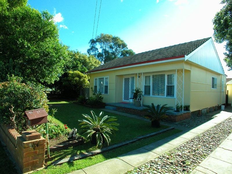 1 Bass Street, Barrack Heights NSW 2528