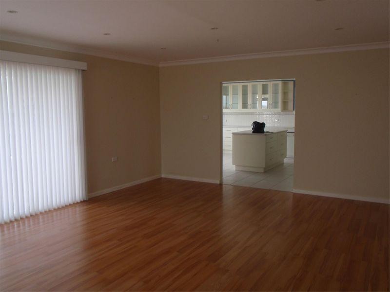 103 Little Lake Crescent, Warilla NSW 2528