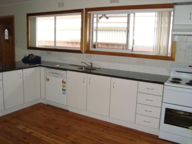 18 Sammat Avenue, Barrack Heights NSW 2528