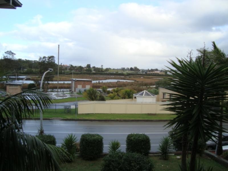 4 Ocean Beach Drive, Shellharbour NSW 2529