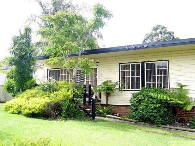 4 Madigan Boulevard, Mount Warrigal NSW 2528