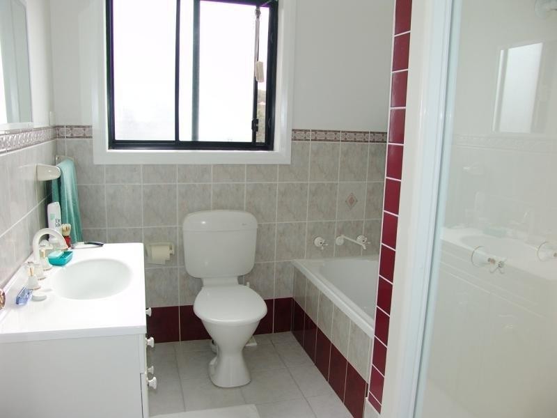 2/13 Rowland Avenue, Wollongong NSW 2500