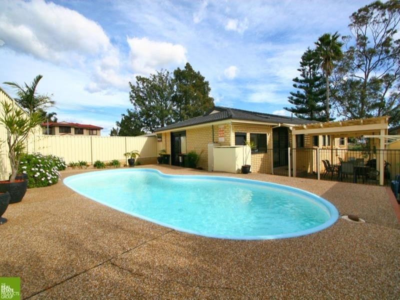 18 Goolagong Circuit, Mount Warrigal NSW 2528