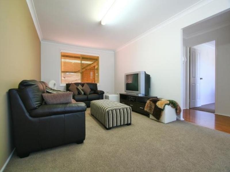 8 Mahogany Grove, Albion Park Rail NSW 2527