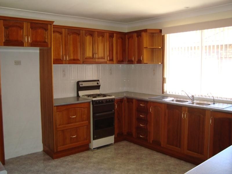 18 Kingston Street, Oak Flats NSW 2529