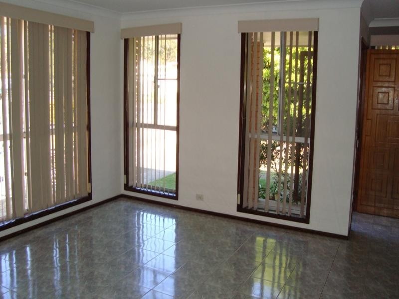 18 Kingston Street, Oak Flats NSW 2529