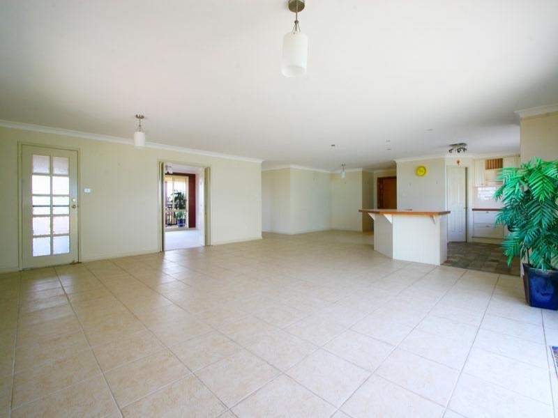 4 Yarle Crescent, Flinders NSW 2529