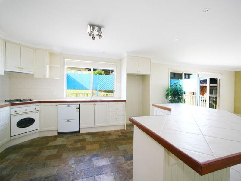 4 Yarle Crescent, Flinders NSW 2529