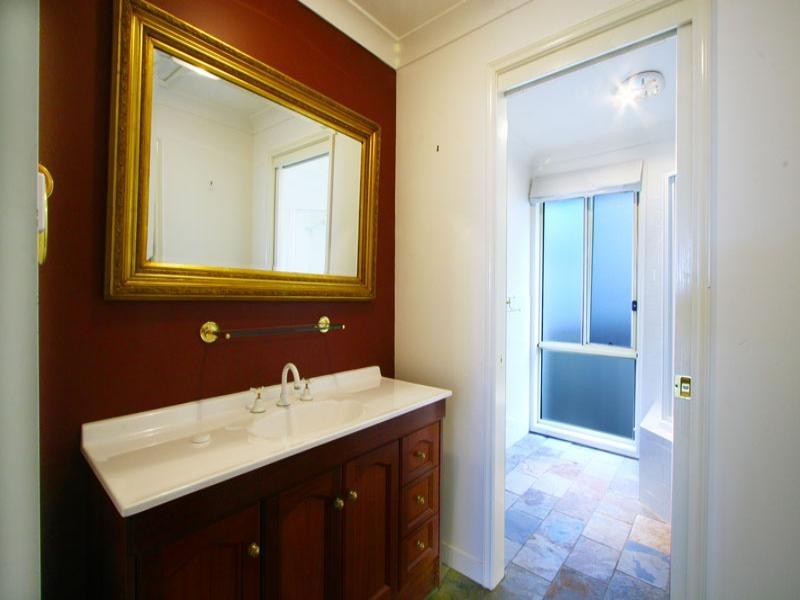 4 Yarle Crescent, Flinders NSW 2529