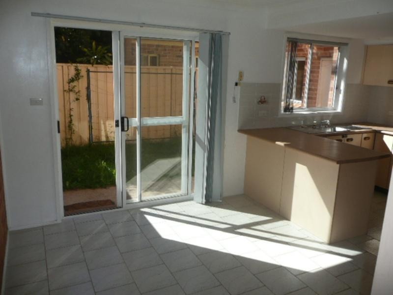 2/52 Bateman Avenue, Albion Park Rail NSW 2527