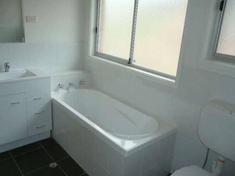 10 Woodlands Drive, Barrack Heights NSW 2528