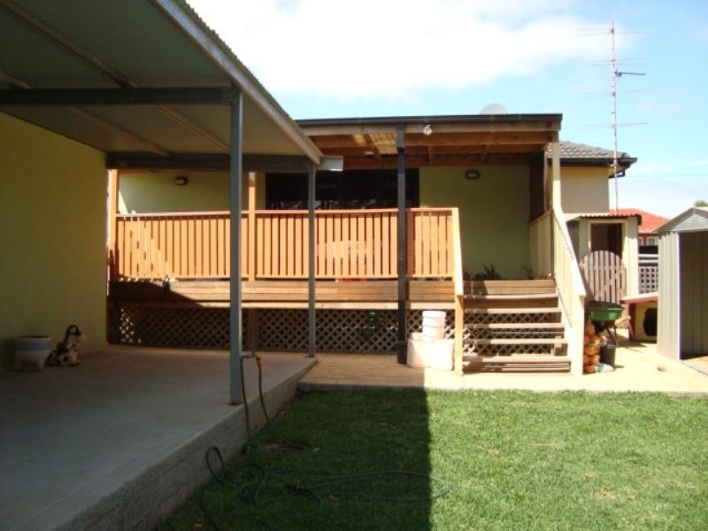 18 Roberts Avenue, Barrack Heights NSW 2528