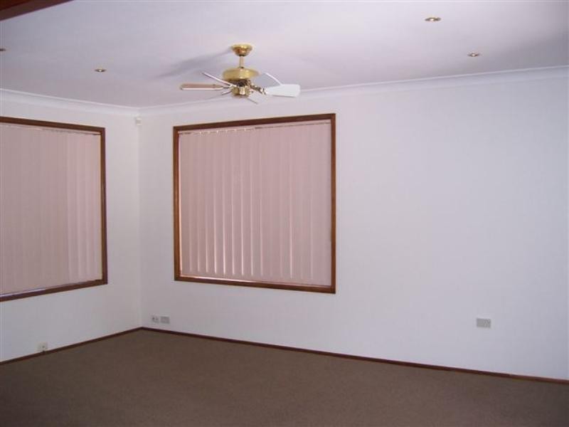 62 Madigan Boulevard, Mount Warrigal NSW 2528