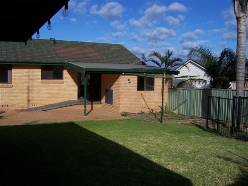 62 Madigan Boulevard, Mount Warrigal NSW 2528