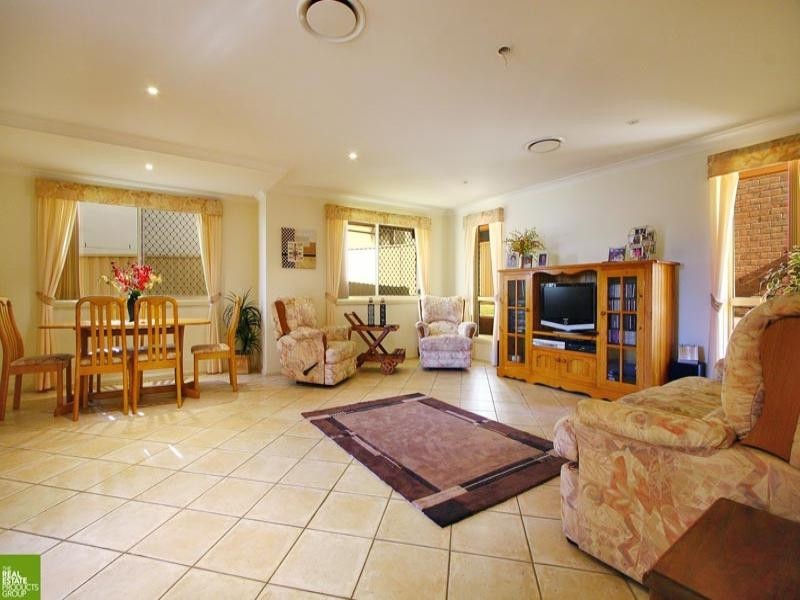 1/2 Hennessy Street, Flinders NSW 2529