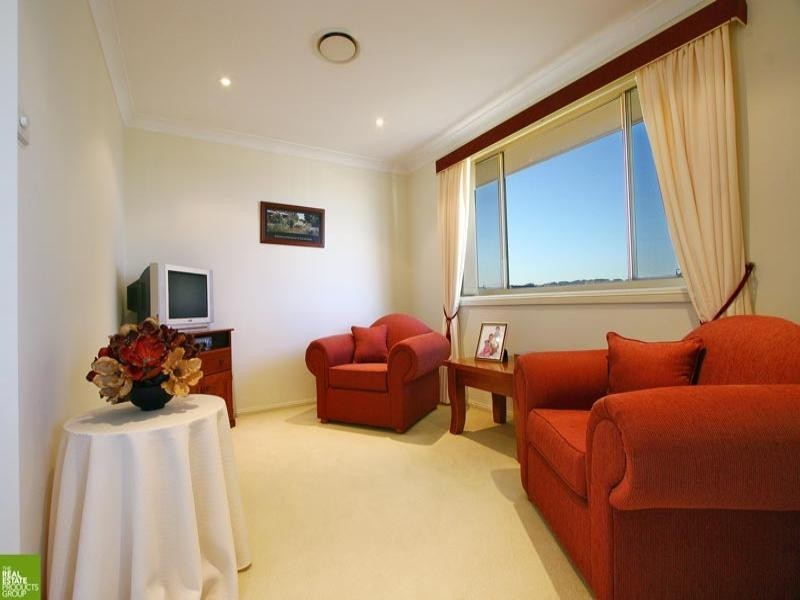 1/2 Hennessy Street, Flinders NSW 2529