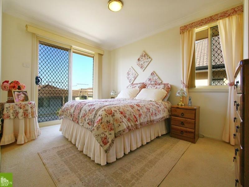 1/2 Hennessy Street, Flinders NSW 2529