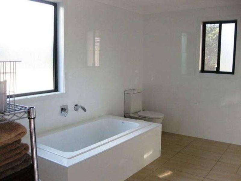 63 Lake Entrance Road, Oak Flats NSW 2529