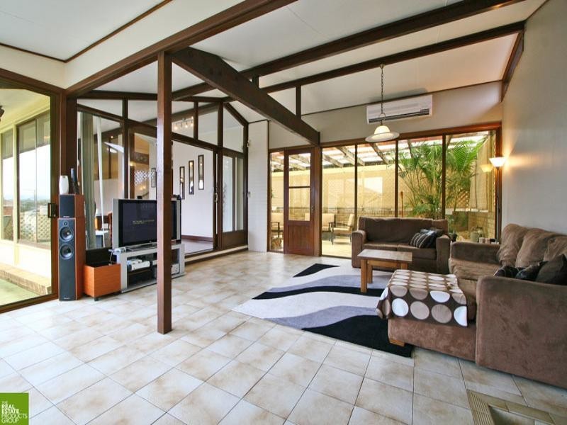 9 Tait Avenue, Kanahooka NSW 2530