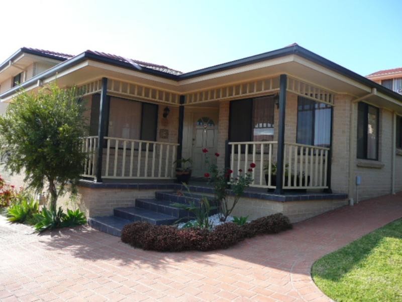 1/11 Eucumbene Avenue, Flinders NSW 2529