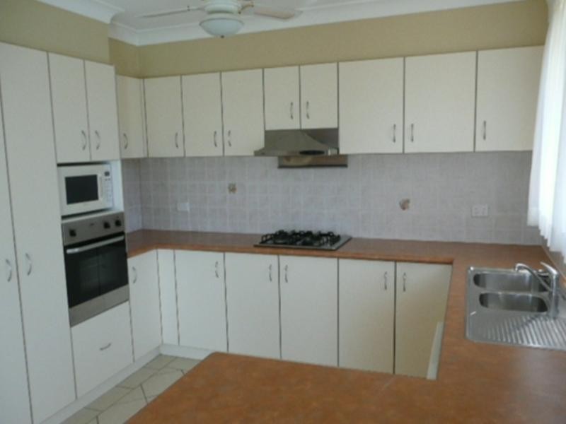 1/11 Eucumbene Avenue, Flinders NSW 2529