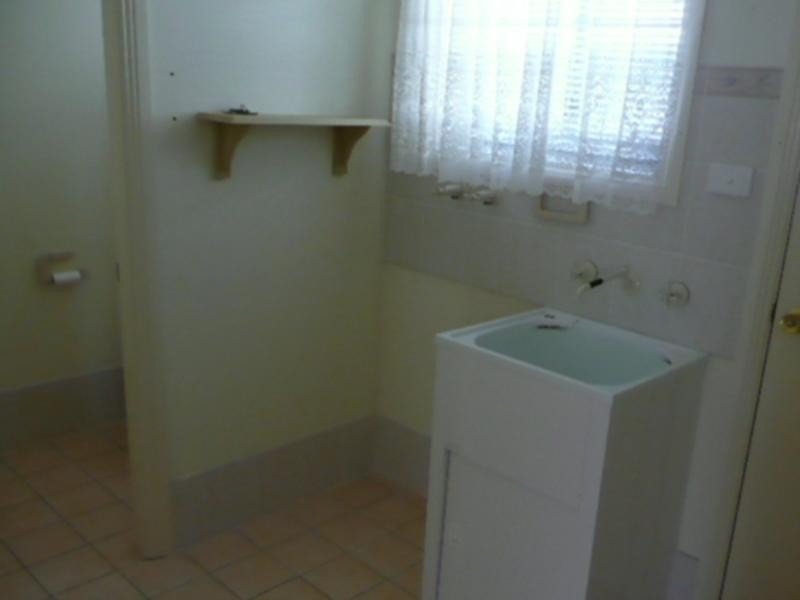 1/11 Eucumbene Avenue, Flinders NSW 2529