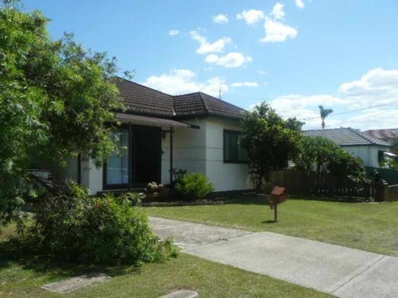 35 Boronia Avenue, Windang NSW 2528