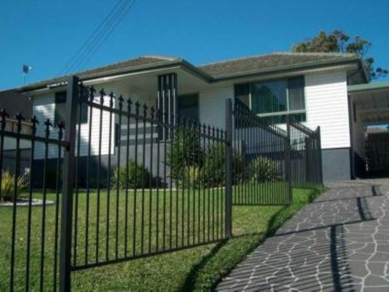 4 Andrew Crescent, Mount Warrigal NSW 2528