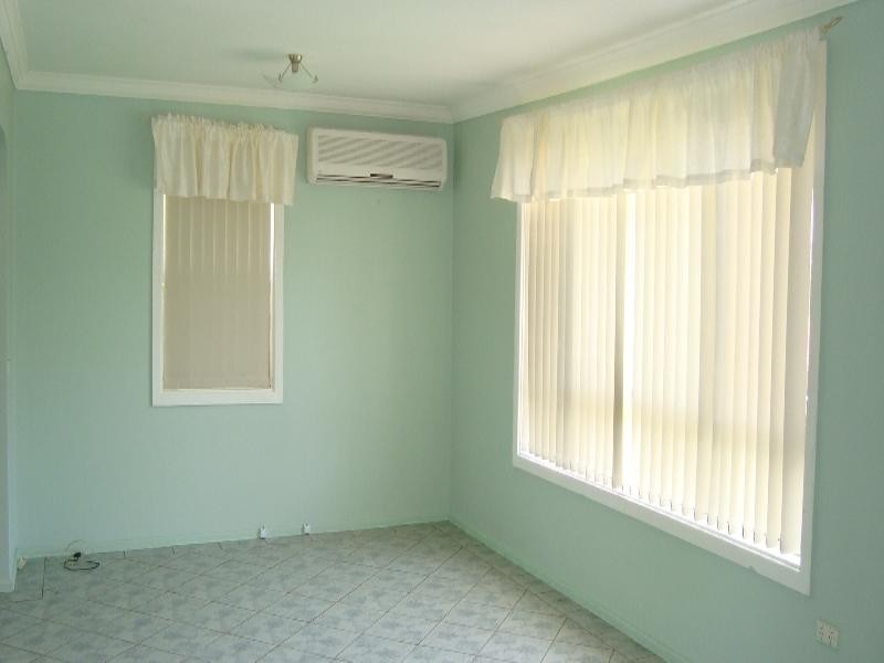 4 Andrew Crescent, Mount Warrigal NSW 2528