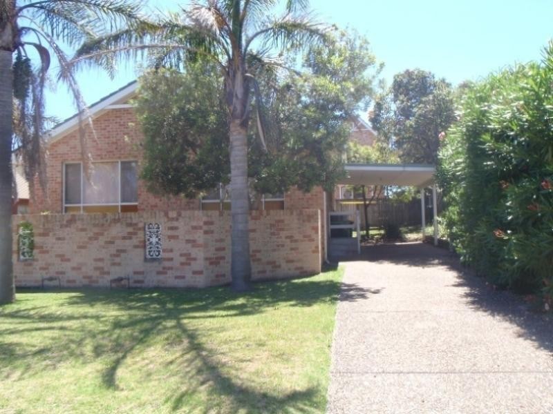 2/8 Pur Pur Avenue, Lake Illawarra NSW 2528