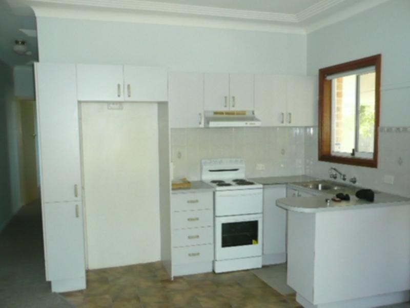 2/8 Pur Pur Avenue, Lake Illawarra NSW 2528