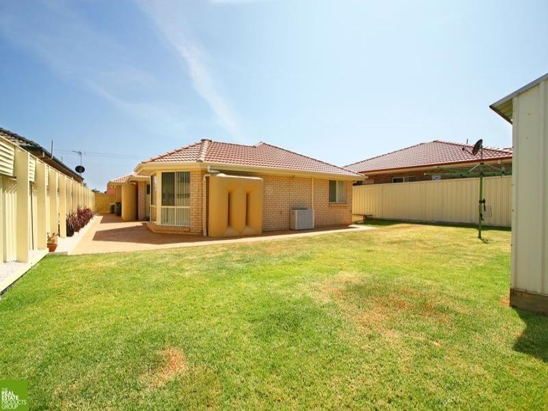 10 Helen Street, Warilla NSW 2528