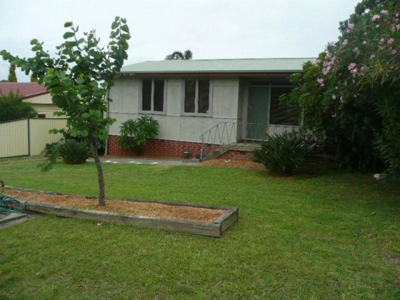 11 Irvine Street, Barrack Heights NSW 2528