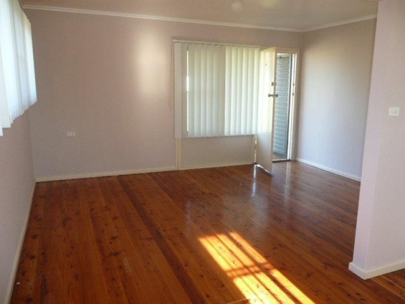 27 Girraween Avenue, Lake Illawarra NSW 2528